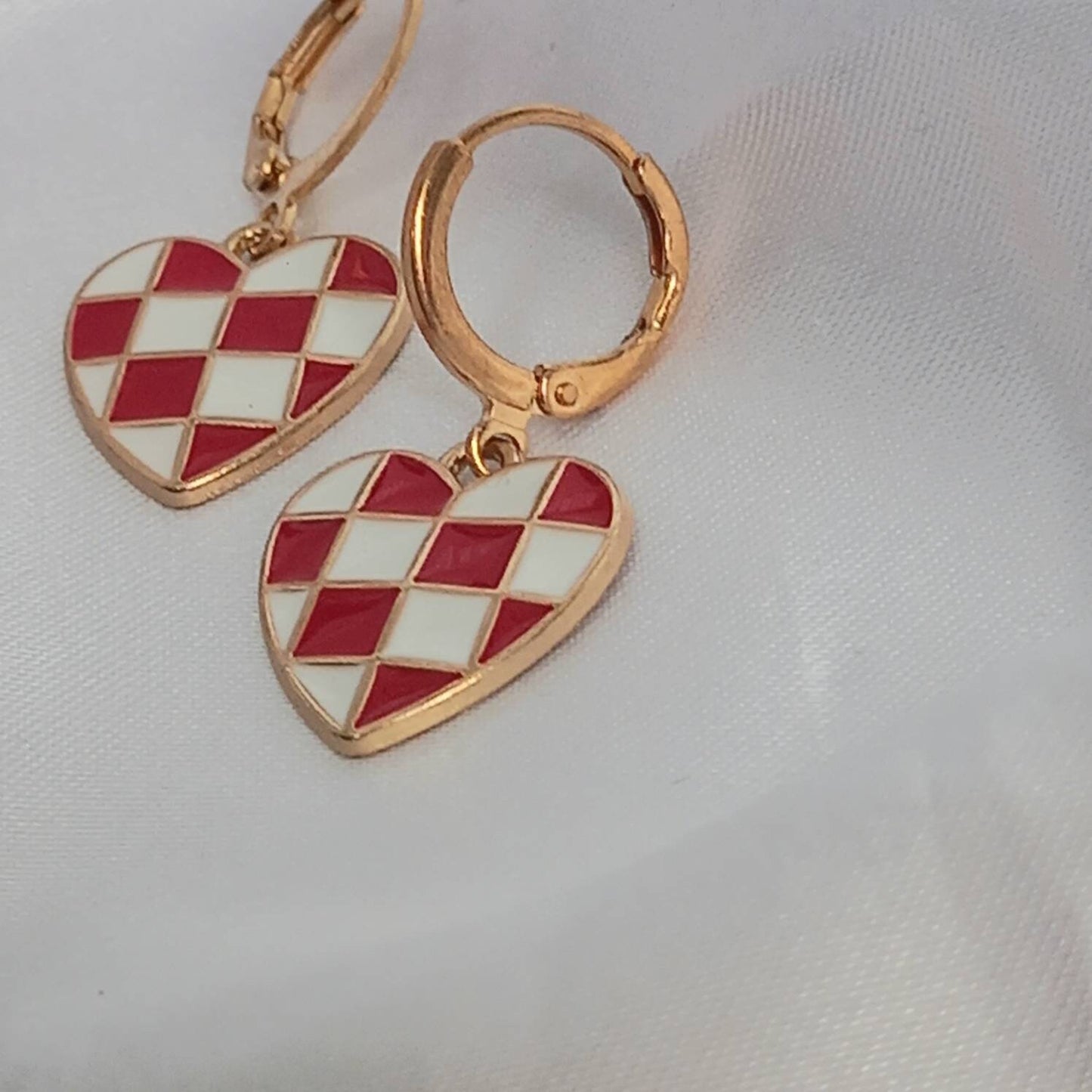 Red & White Retro Heart Drop Earrings - Red Heart Earrings In The UK,70's Style Earrings,Vintage Style,Red Checkered Jewellery,Gold