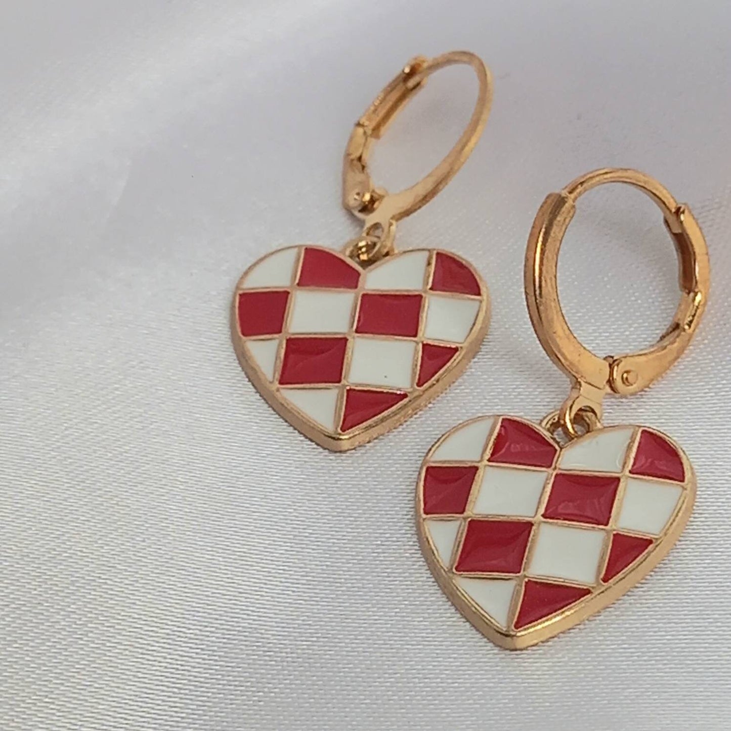 Red & White Retro Heart Drop Earrings - Red Heart Earrings In The UK,70's Style Earrings,Vintage Style,Red Checkered Jewellery,Gold