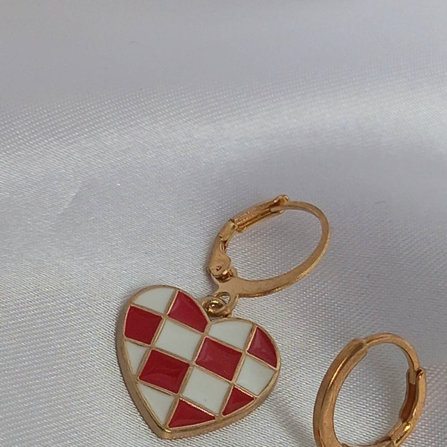 Red & White Retro Heart Drop Earrings - Red Heart Earrings In The UK,70's Style Earrings,Vintage Style,Red Checkered Jewellery,Gold