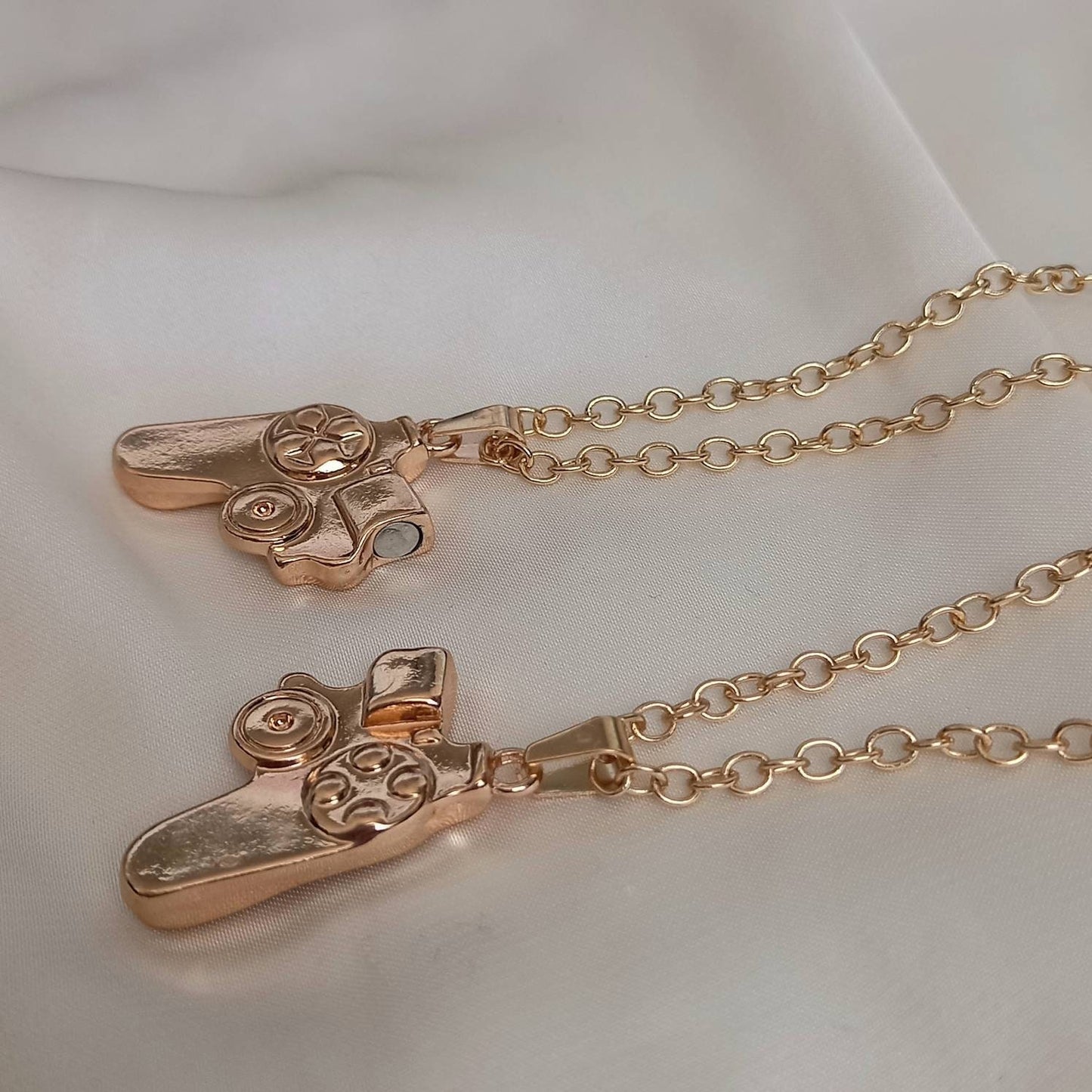 2 Piece Gamer Friendship Necklace Set - Bestie Necklace,Matching Necklaces,2 Best Friends Necklace,Novelty Friendship Necklace Set,Gift