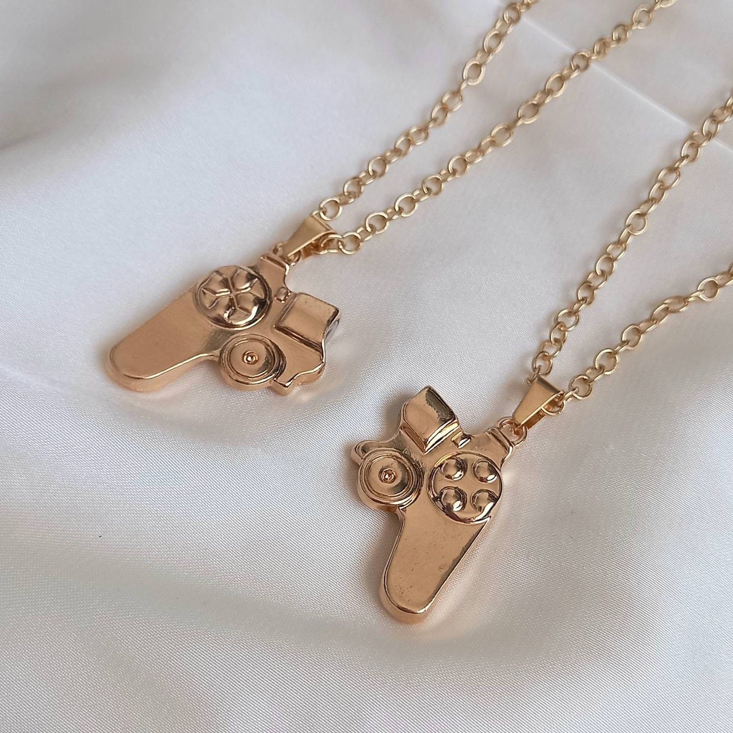 2 Piece Gamer Friendship Necklace Set - Bestie Necklace,Matching Necklaces,2 Best Friends Necklace,Novelty Friendship Necklace Set,Gift