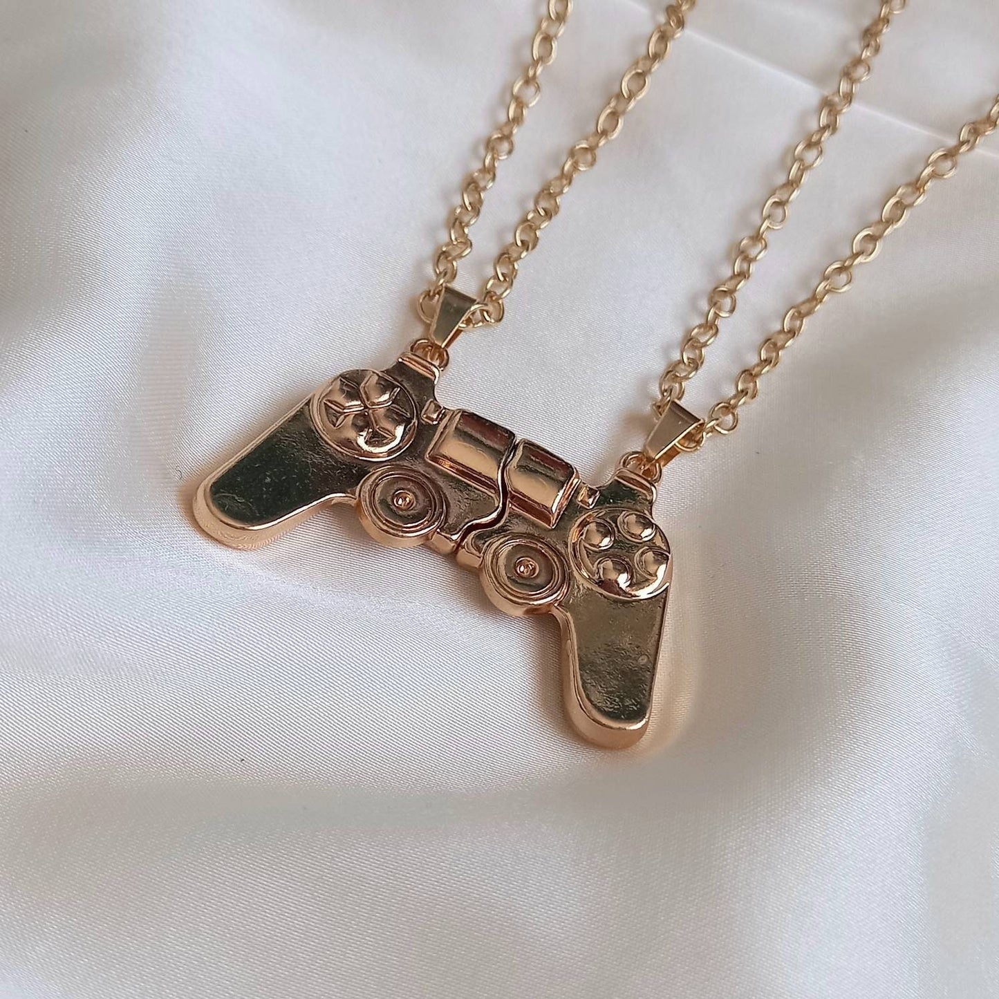 2 Piece Gamer Friendship Necklace Set - Bestie Necklace,Matching Necklaces,2 Best Friends Necklace,Novelty Friendship Necklace Set,Gift