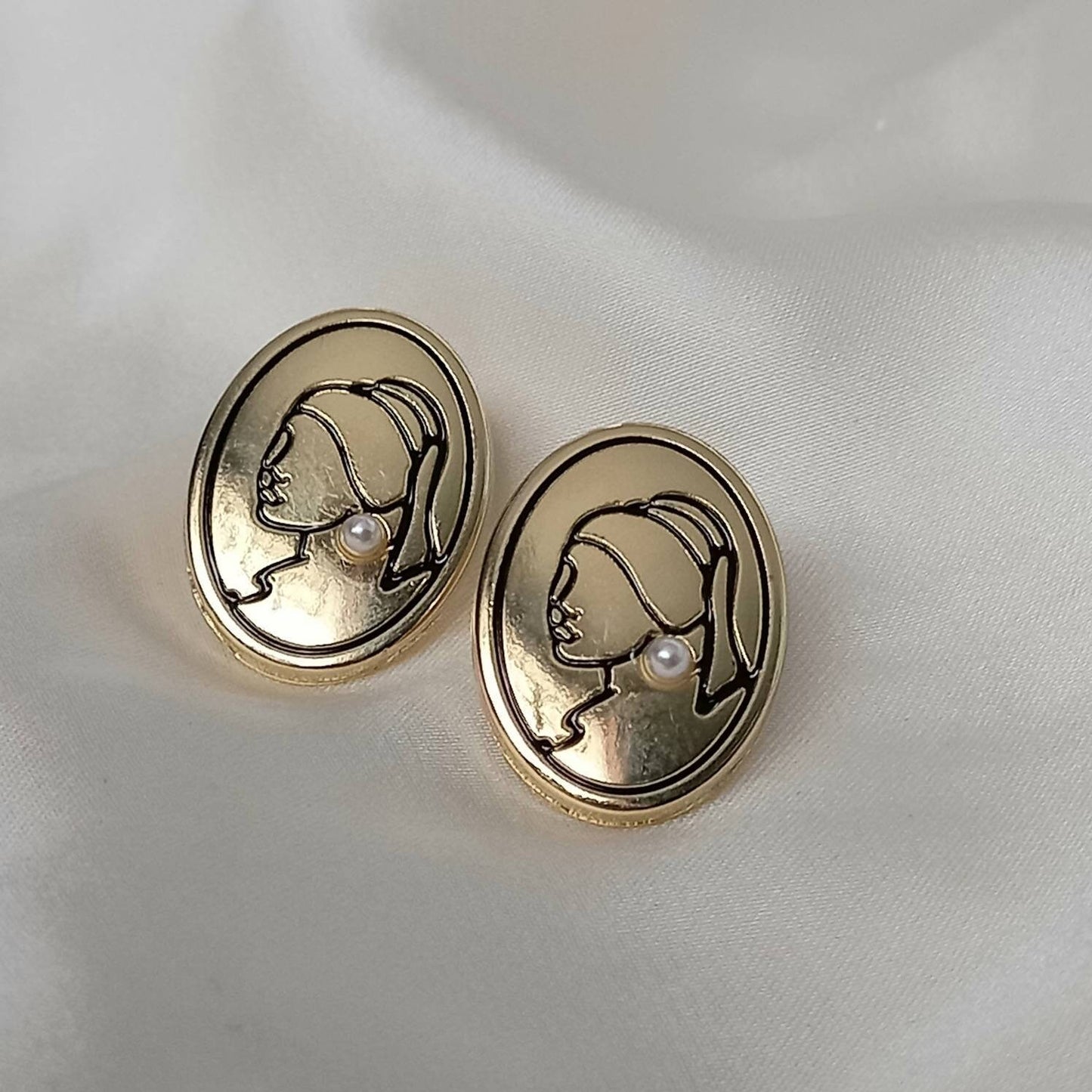 Girl With The Pearl Earring Charm Stud Earrings - Gold Stud Earrings, Art Lover Gifts, Art Student Gifts, Art Present, Gifts For Her, Pearls