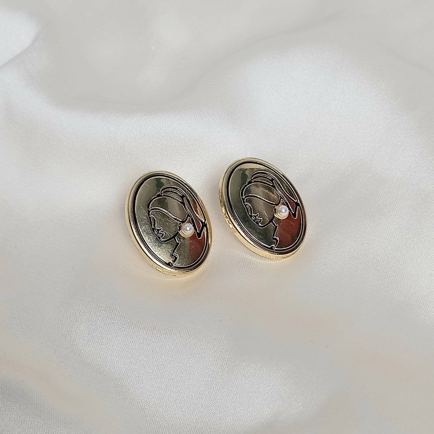 Girl With The Pearl Earring Charm Stud Earrings - Gold Stud Earrings, Art Lover Gifts, Art Student Gifts, Art Present, Gifts For Her, Pearls