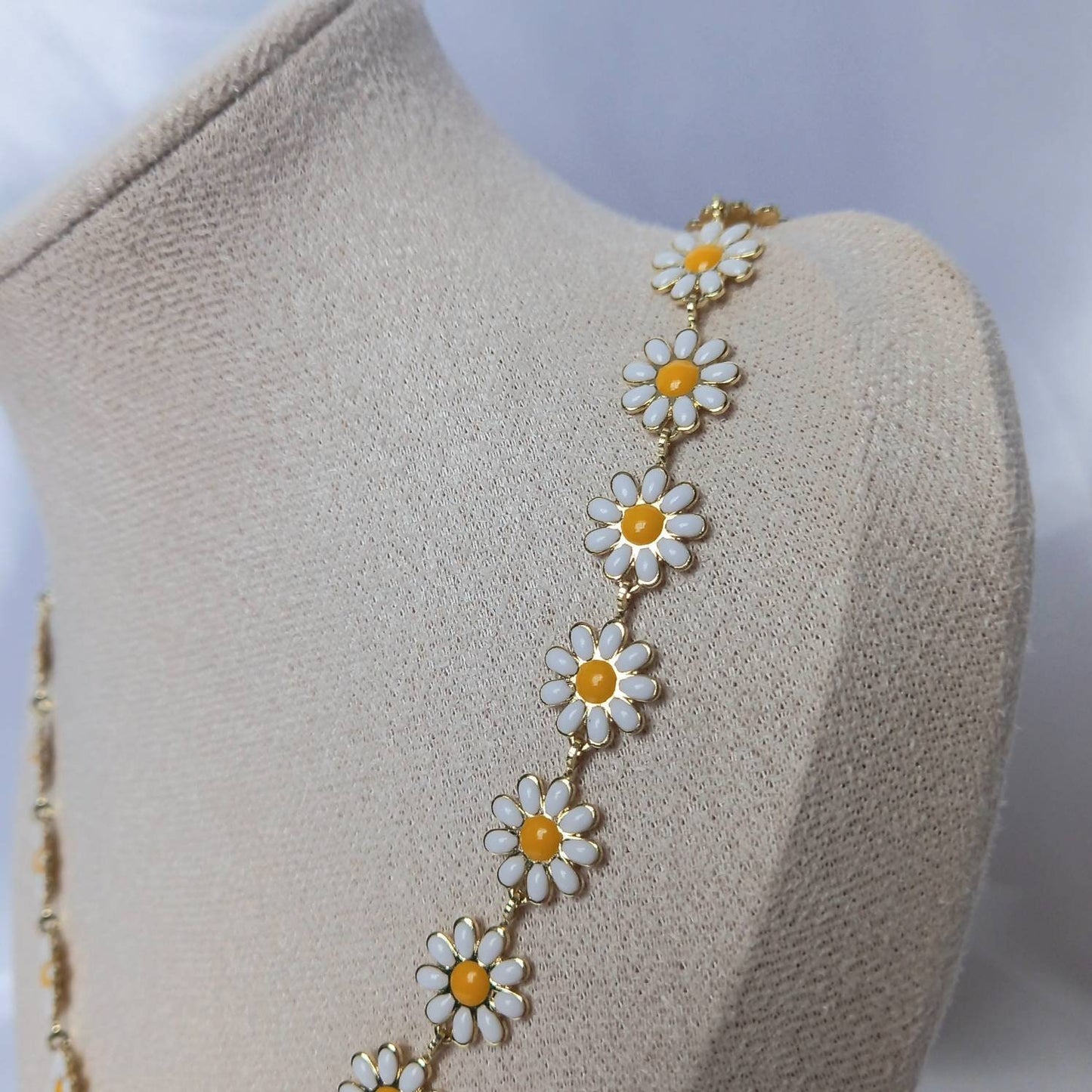Gold Chain Daisy Necklace - Flower Necklaces In The UK,Floral Necklace,Cute Necklace,Daisy Jewelley In The UK,Delicate Necklace, Small Chain