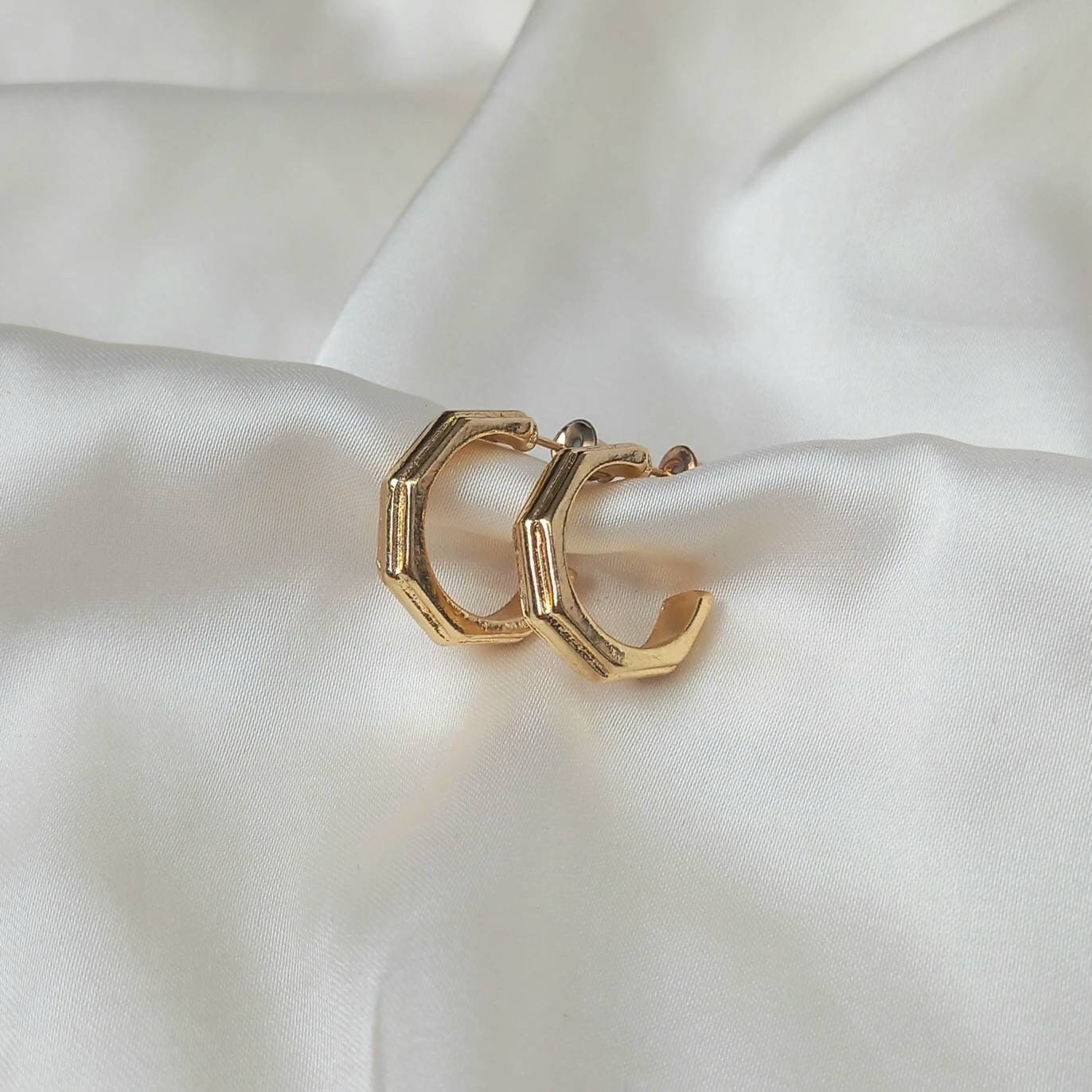 Gold Hoop Earrings - Textured Earrings,Gold Earrings In The UK,Gold Jewellery In The UK,Gold Hoops,Gold Minimalist Earrings,Simple Earrings