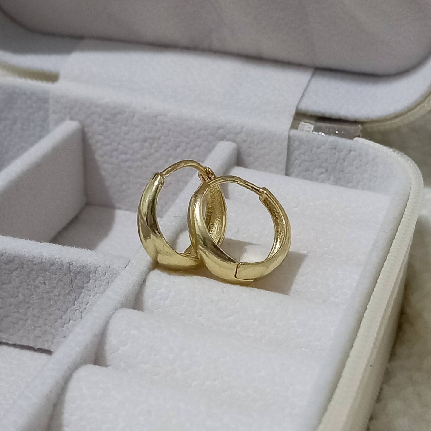Gold Hoop Earrings - Huggie Earrings,Gold Earrings In The UK,Gold Jewellery In The UK,Gold Hoops,Gold Minimalist Earrings,Simple Earrings