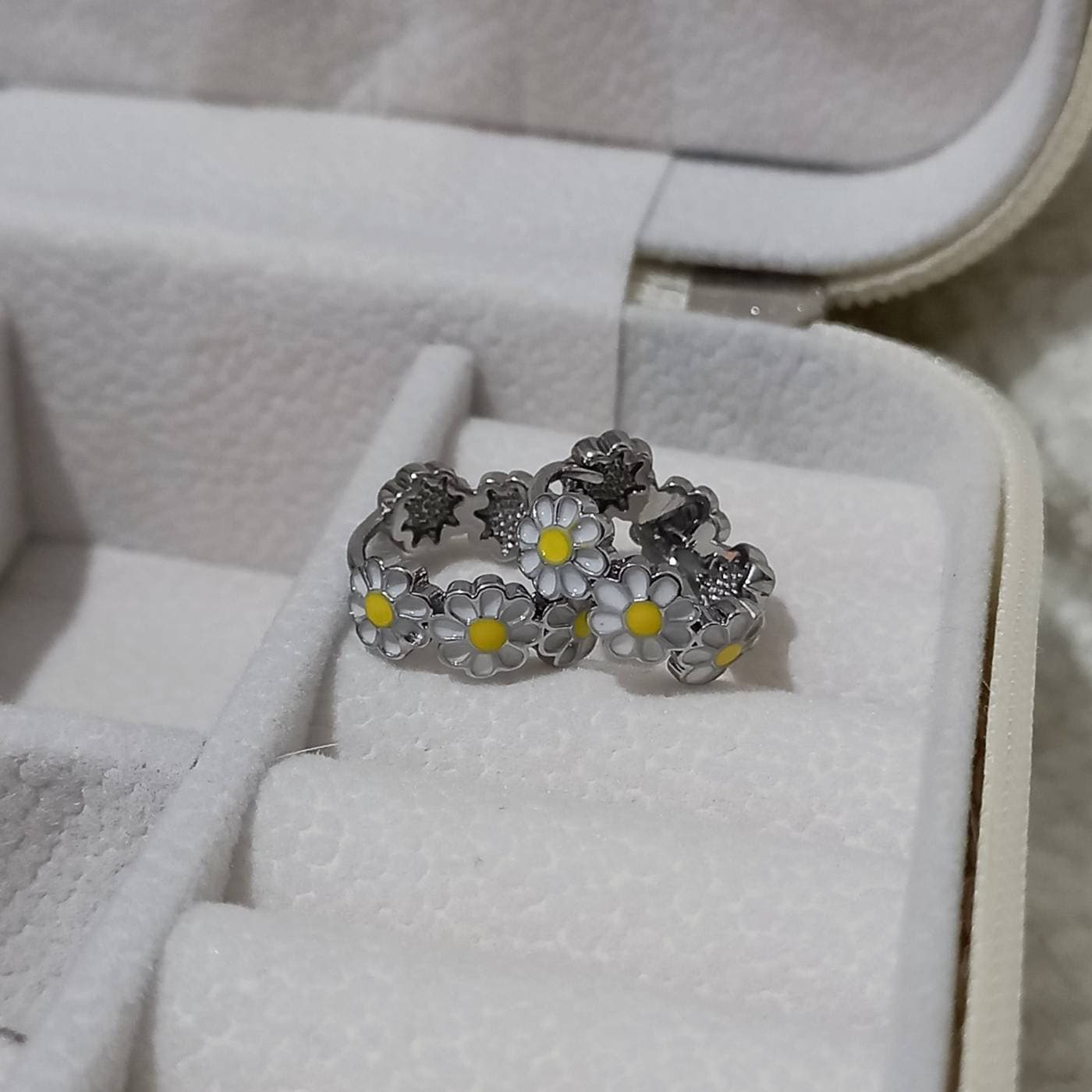 Silver Retro Flower Hoop Earrings -70's Style Earrings,Small Silver Hoops,Dasiy Earrings,Daisy Jewellery,Silver Jewellery,Earrings In The UK