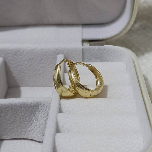 Gold Hoop Earrings - Huggie Earrings,Gold Earrings In The UK,Gold Jewellery In The UK,Gold Hoops,Gold Minimalist Earrings,Simple Earrings